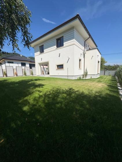 Casă cu 4 camere cu Teren 455 Mp în Central