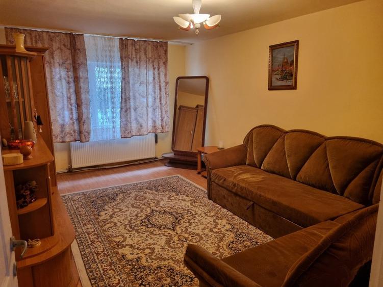 Apartament cu 3 camere decomandat în Zamfirescu