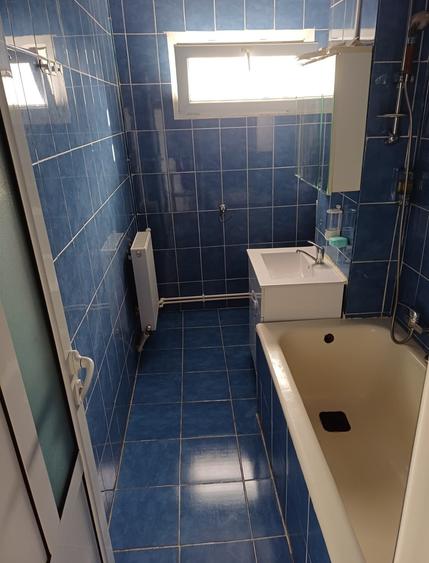 Apartament cu 2 camere semidecomandat, mobilat în Podu Roș