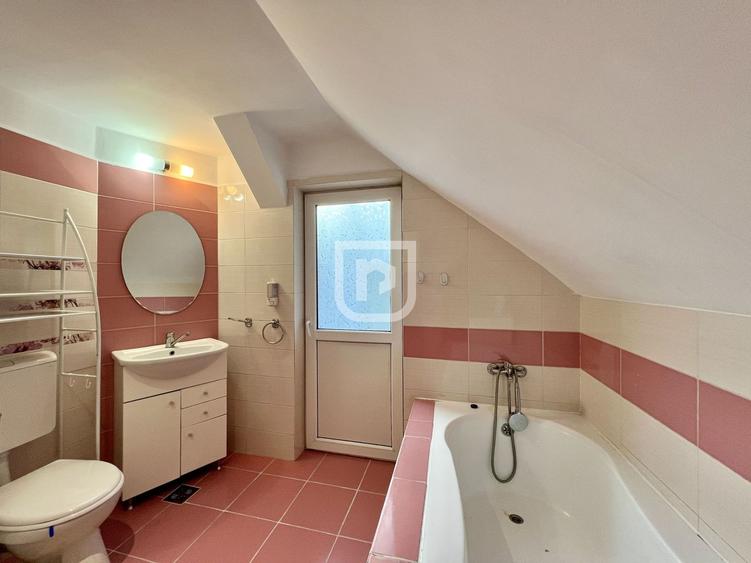 Apartament cu 3 camere semidecomandat, mobilat în Ultracentral