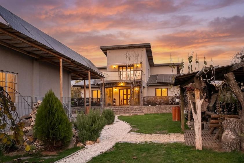 Casă individuală cu 6 camere cu Piscina în Puchenii Mari