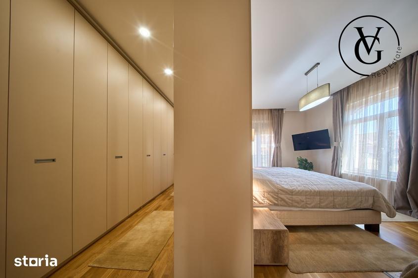Casă cu 7 camere decomandat cu Teren 346 Mp în Central