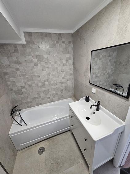 Apartament cu 3 camere decomandat, mobilat în Iancu Nicolae