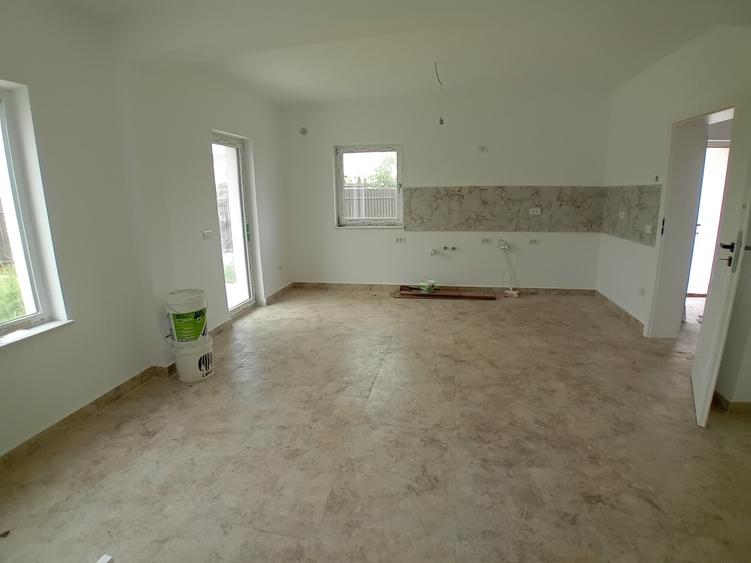 Casă individuală cu 4 camere cu Teren 350 Mp în Valea Ursului