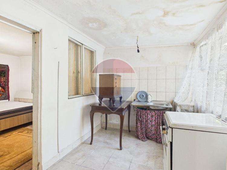 Casă individuală cu 4 camere cu Teren 244 Mp în Andronache