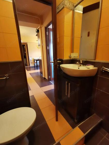 Apartament cu 3 camere decomandat în Micro IV