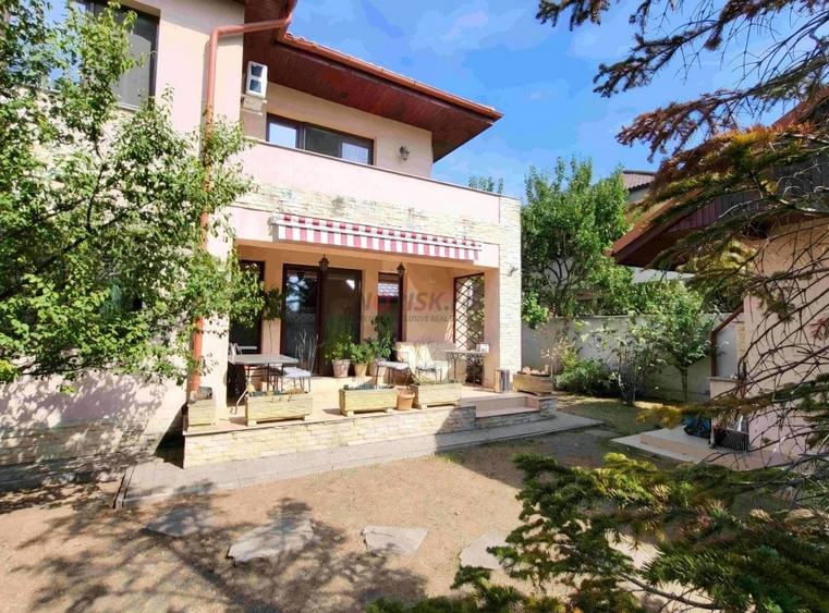 Casă individuală cu 6 camere cu Canalizare în Mogoșoaia
