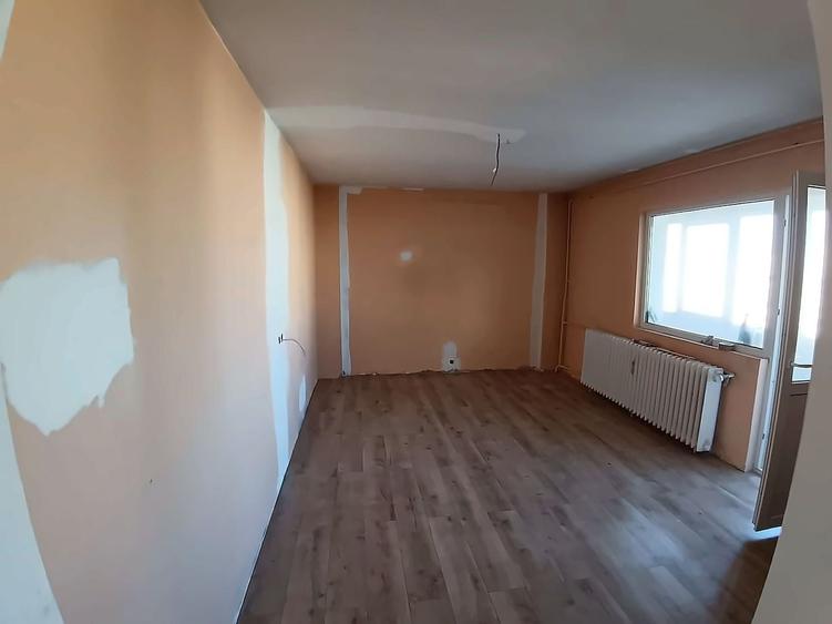 Apartament cu 4 camere decomandat în Pantelimon