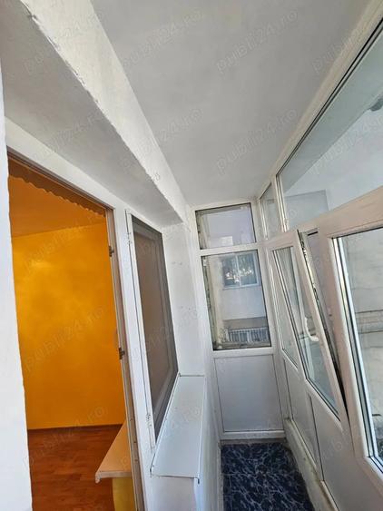 Apartament cu 4 camere semidecomandat în Sud