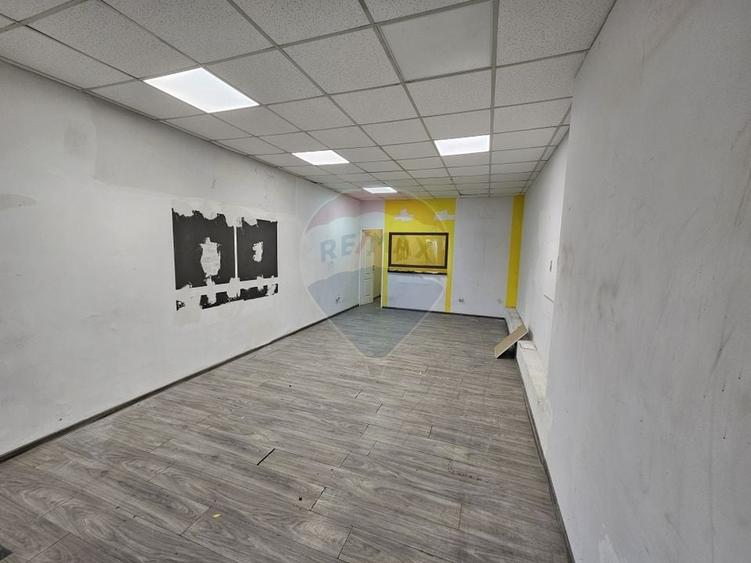 Spațiu comercial, de 45 mp, în Titan