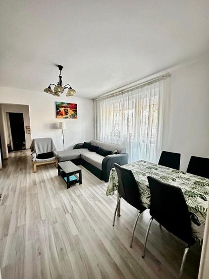Apartament cu 3 camere semidecomandat, mobilat în Titan