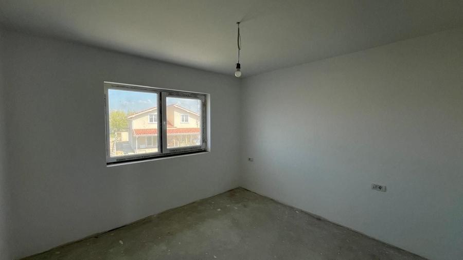 Duplex cu 4 camere cu Canalizare în Moșnița Nouă