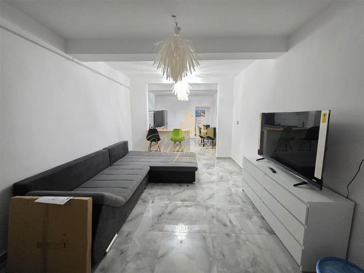 Apartament cu 5 camere decomandat, mobilat în Girocului