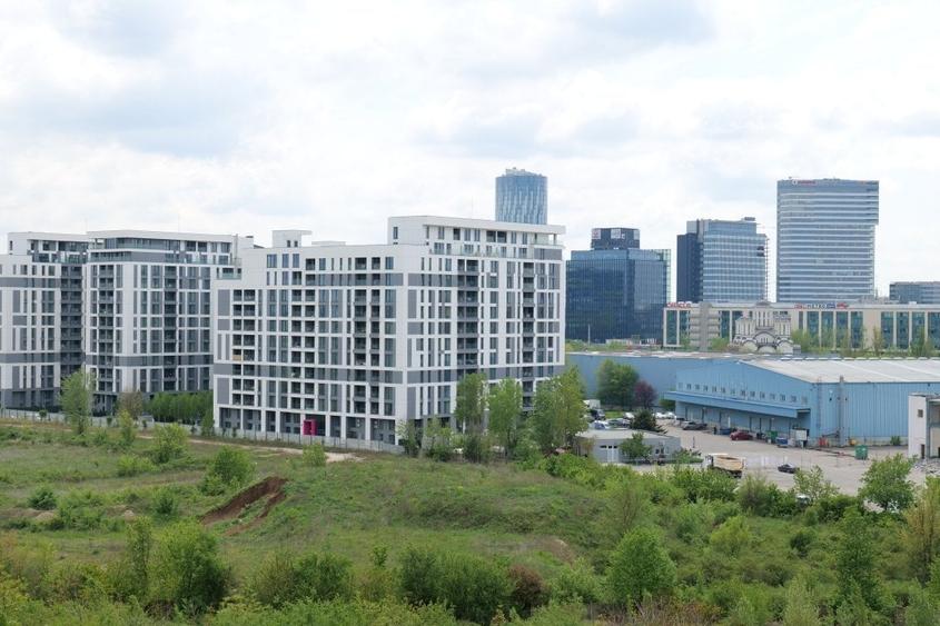 Apartament cu 3 camere semidecomandat în Pipera