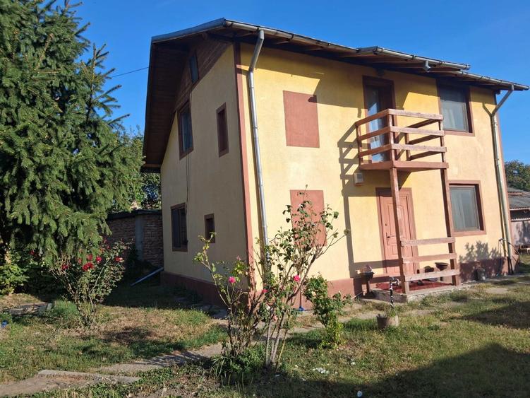 Casă cu 4 camere în Târgșoru Vechi