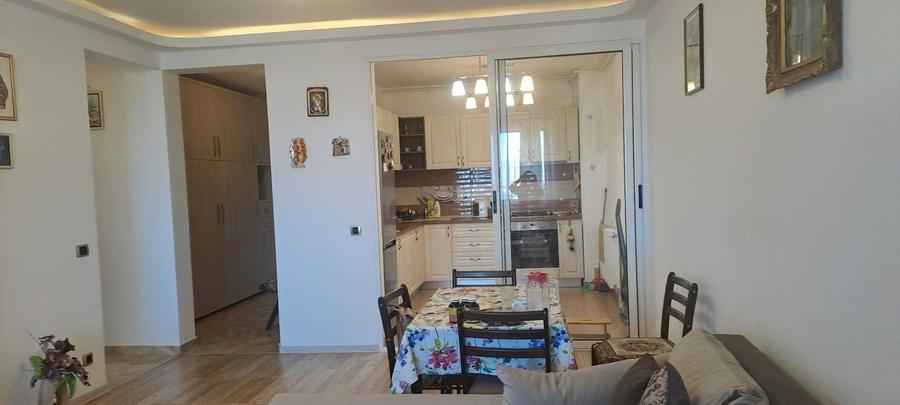 Apartament cu 2 camere decomandat în Tractorul