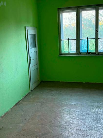 Casă individuală cu 4 camere cu Garaj în Central
