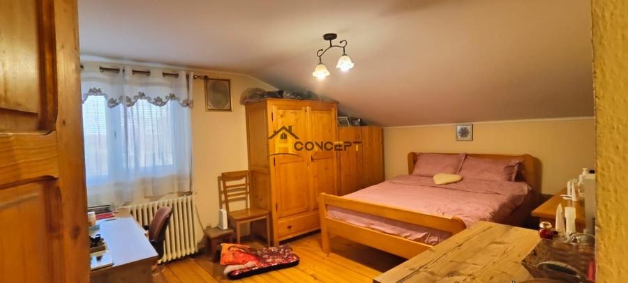 Casă individuală cu 7 camere cu Canalizare în Central