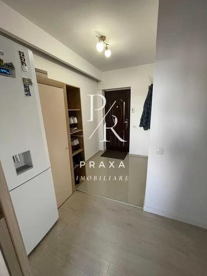Apartament cu 3 camere semidecomandat, mobilat în Florești