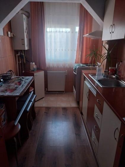 Apartament cu 3 camere decomandat, mobilat în Central