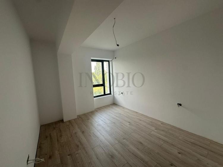 Apartament cu 3 camere semidecomandat în Sisești