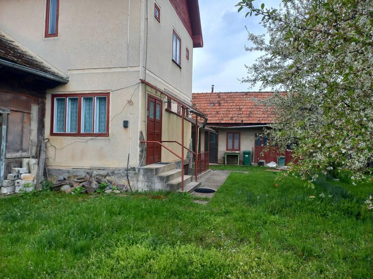 Casă cu 4 camere în Central