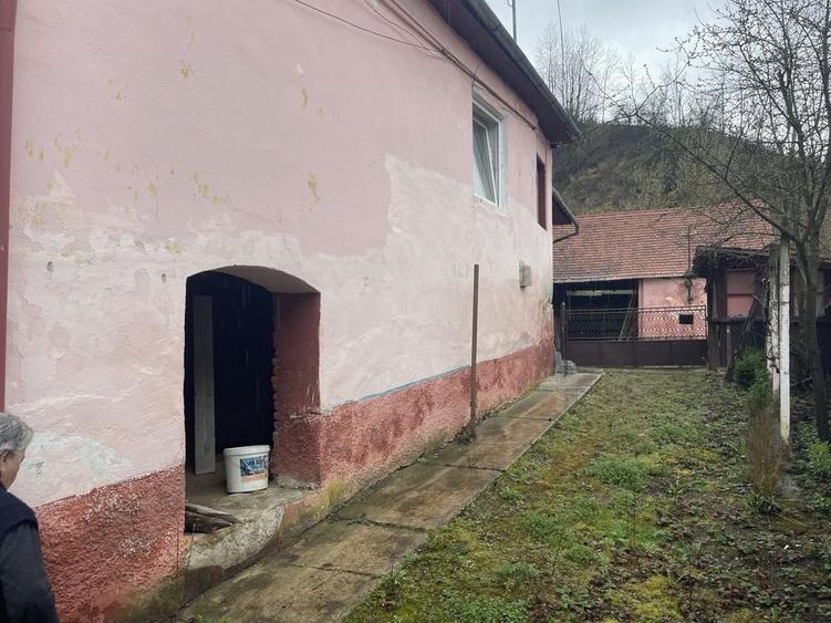 Casă cu 4 camere în Exterior Vest