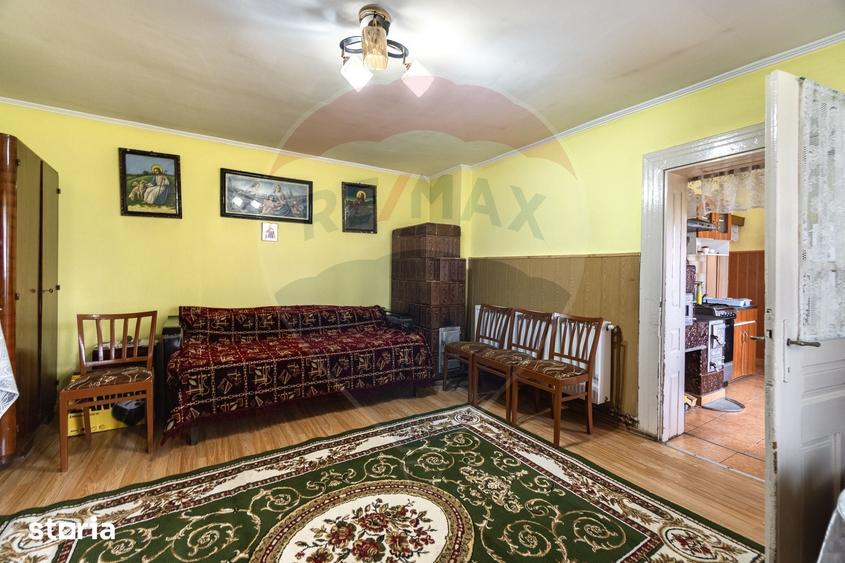 Casă cu 4 camere cu Teren 1068 Mp în Părău