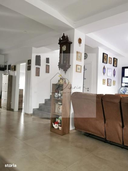 Casă cu 4 camere în Vadu Anei