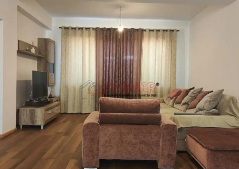 Casă cu 6 camere cu Teren 221 Mp în Obor