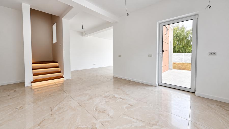 Duplex cu 4 camere cu Canalizare în Ghiroda