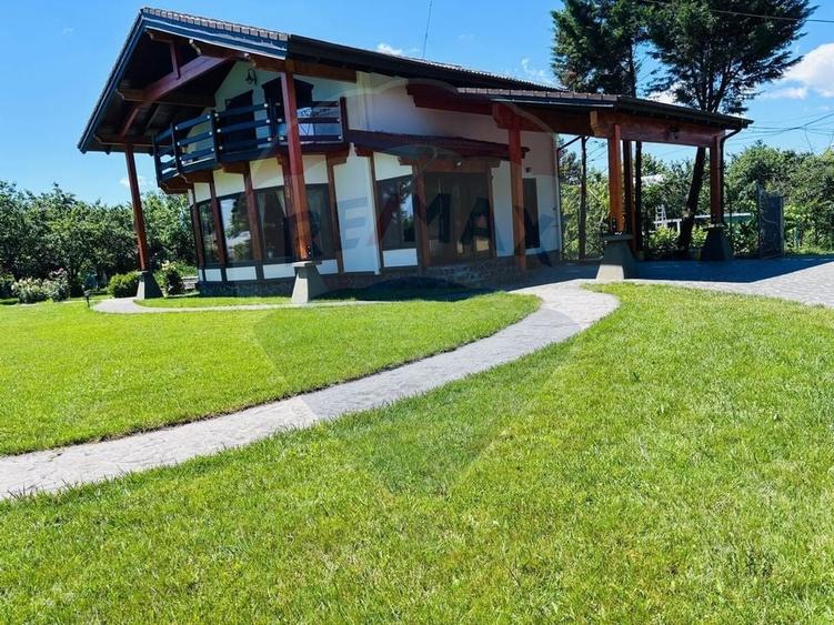 Casă individuală cu 4 camere cu Teren 600 Mp în Central