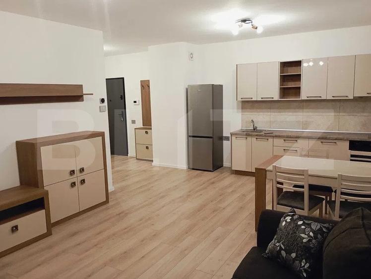 Apartament cu 2 camere semidecomandat, mobilat în Semicentral