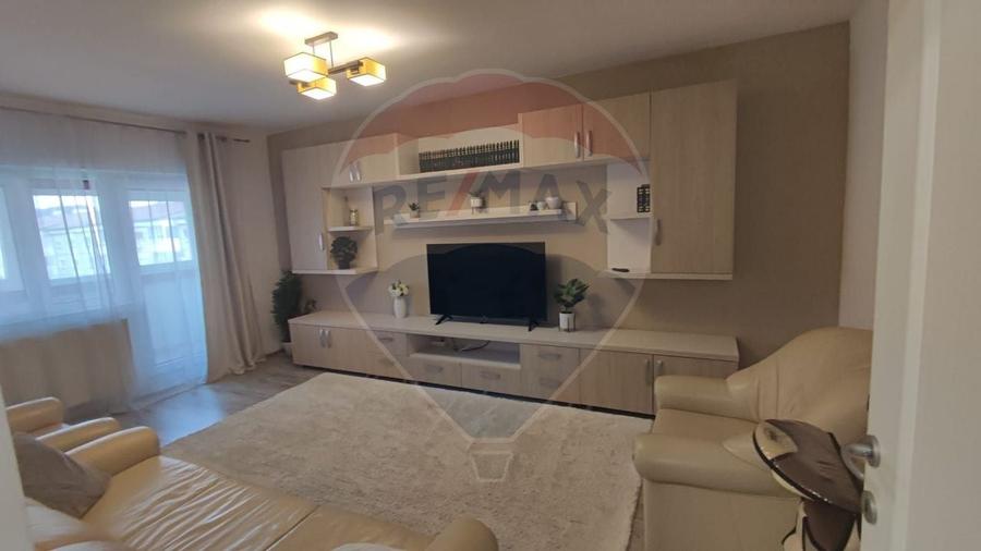 Apartament cu 3 camere decomandat, mobilat în Calea Aradului