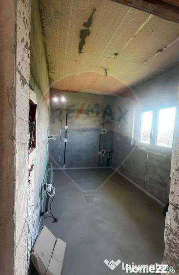 Casă cu 4 camere cu Teren 1000 Mp în Șcheia