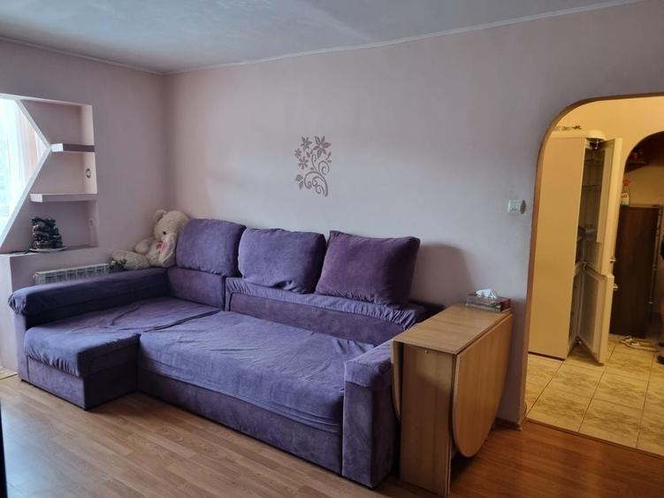 Apartament cu 3 camere semidecomandat în Exterior Vest