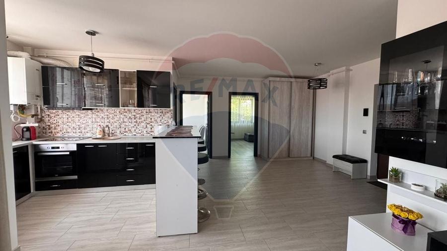 Apartament cu 3 camere semidecomandat, mobilat în Mărăști