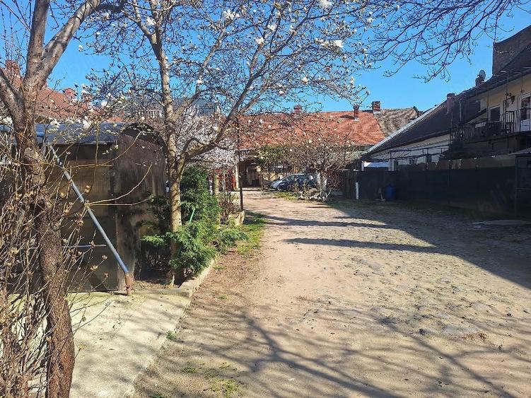 Apartament cu 3 camere semidecomandat în Traian