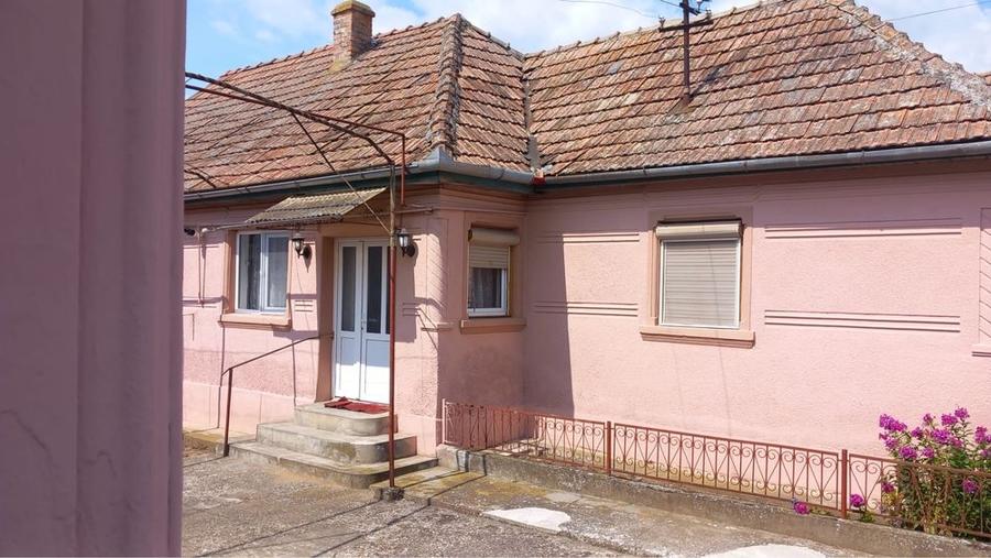 Casă cu 4 camere în Bucerdea Grânoasă
