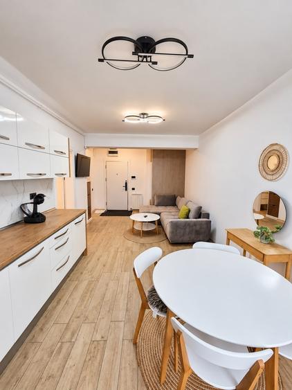 Apartament cu 2 camere semidecomandat, mobilat în Năvodari