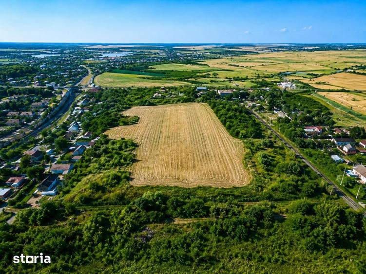 Teren de 2253 mp, în Comana