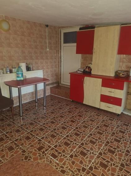 Casă individuală cu 3 camere cu Canalizare în Vălenii de Munte