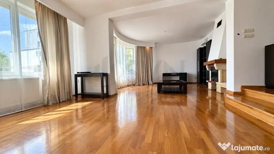 Apartament cu 4 camere decomandat în Central