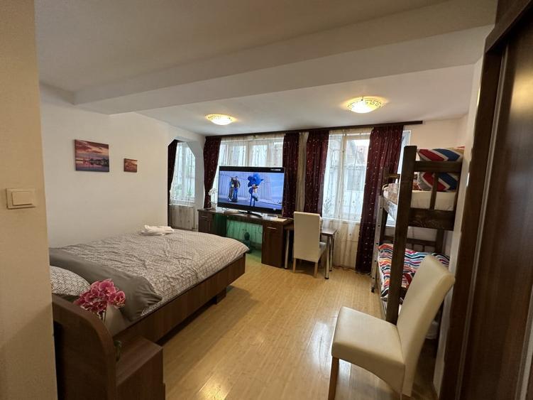 Casă cu 5 camere cu Teren 80 Mp în Centrul Istoric