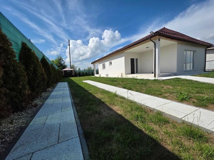 Casă cu 4 camere decomandat în Hărman