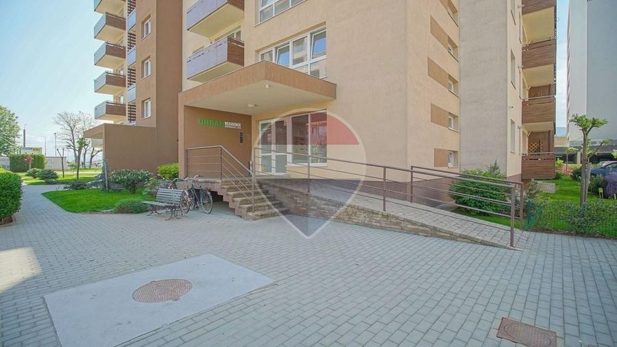 Apartament cu 2 camere decomandat în Tractorul