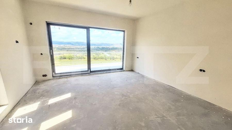 Casă cu 6 camere cu Teren 479 Mp în Sopor