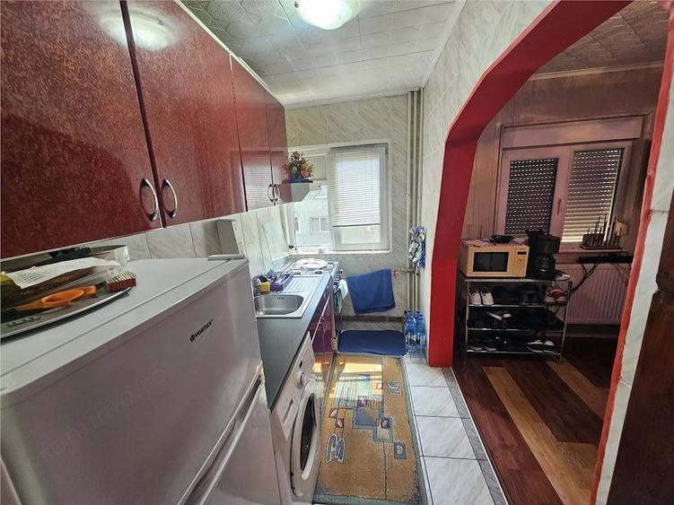 Apartament cu 3 camere semidecomandat în Micro I