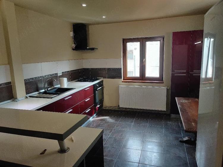 Apartament cu 3 camere decomandat în Micro 2