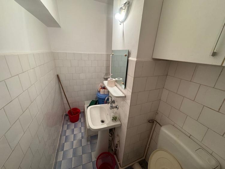 Apartament cu 4 camere decomandat în Casa de Cultură